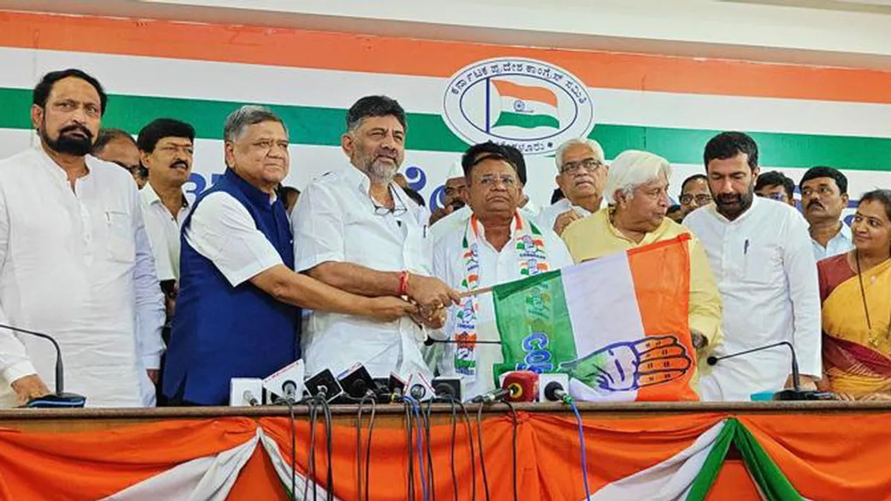 Former BJP MLA Ramappa Lamani joining Congress in presence of D K Shivakumar