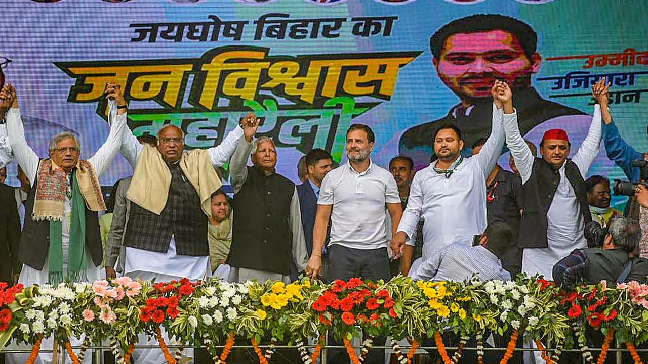 Congress President Mallikarjun Kharge with party leader Rahul Gandhi, RJD chief Lalu Prasad Yadav, party leader Tejashwi Yadav, Samajwadi Party President Akhilesh Yadav and other opposition leaders during 'Jan Vishwas Rally', in Patna