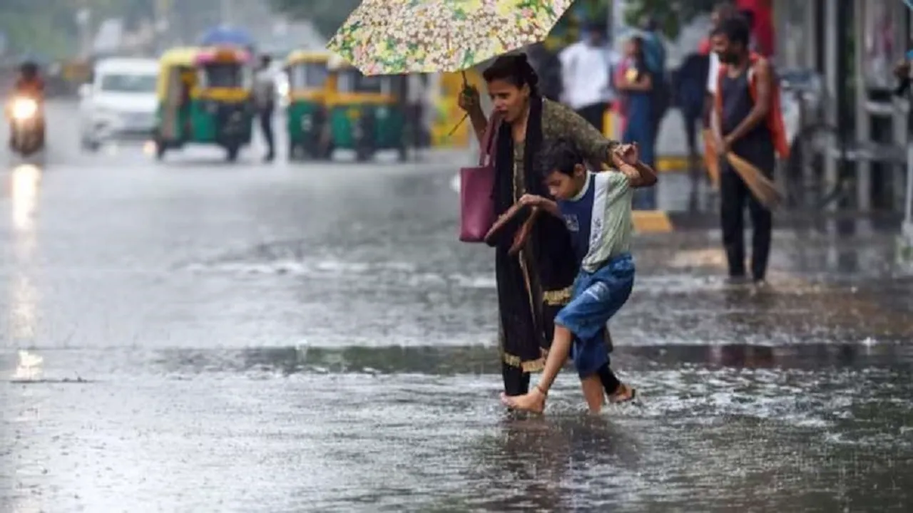 Heavy rain waterlogging Odisha.jpg