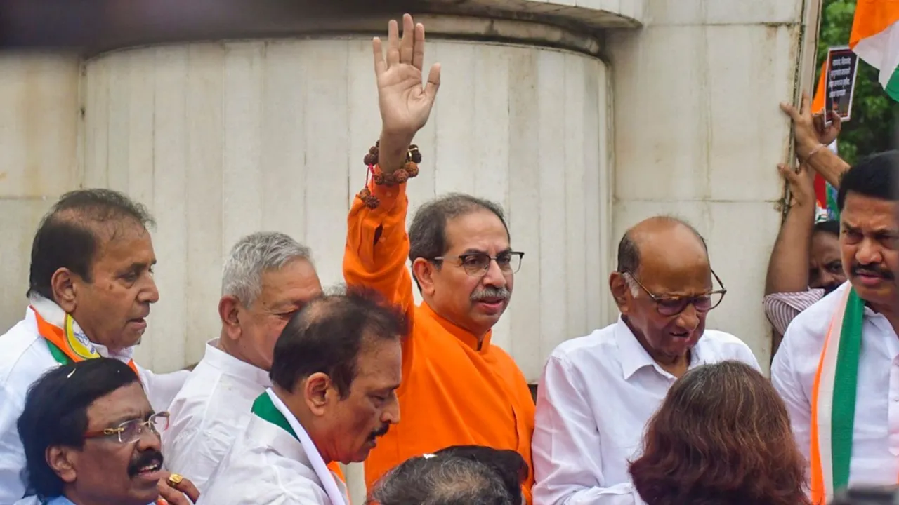 NCP (SP) chief Sharad Pawar, Shivsena (UBT) chief Uddhav Thackeray, Congress State President Nana Patole and other Maha Vikas Aghadi leaders and workers during their protest march to condemn the collapse of the statue of Chatrapati Shivaji Maharaj at the Rajkot Fort, in Mumbai Sunday, Sept. 1, 2024.