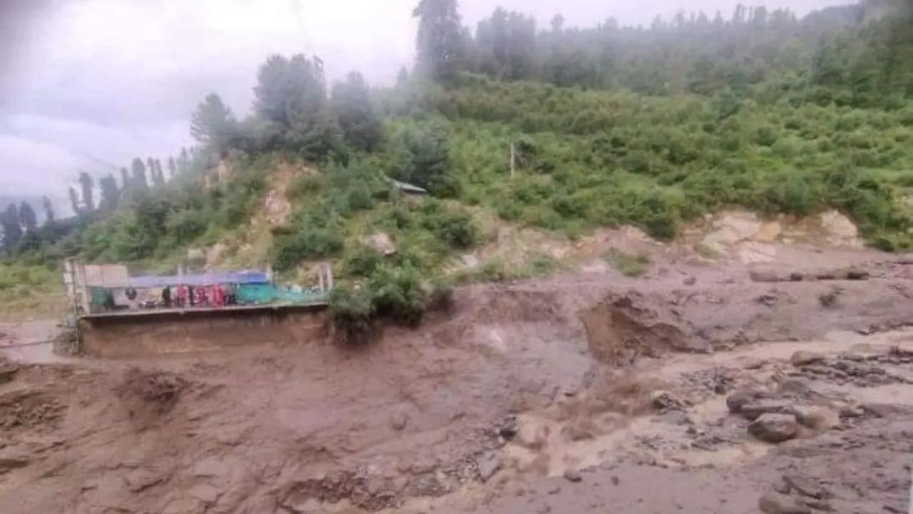 Cloud burst in Tosh of Manikaran valley of district Kullu 
