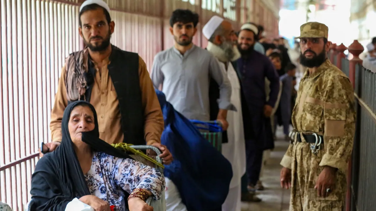 Afghan refugees in Pakistan Dec 14.jpg