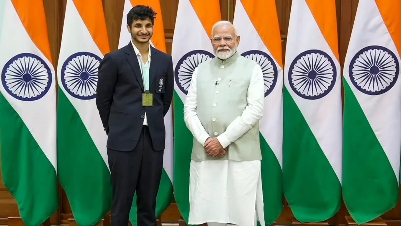 Prime Minister Narendra Modi with chess grandmaster Vidit Gujrathi during an interaction with 45th FIDE Chess Olympiad winning Indian teams, at his residence, in New Delhi, Wednesday, Sept. 25, 2024.
