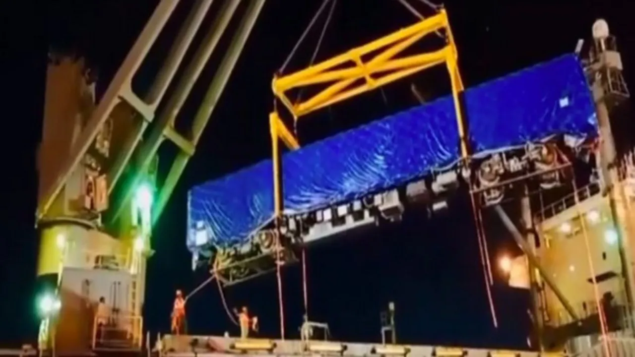 Sixteen new metro rail coaches arrived at the Syama Prasad Mookerjee Port (SMPK) in Kolkata on Friday