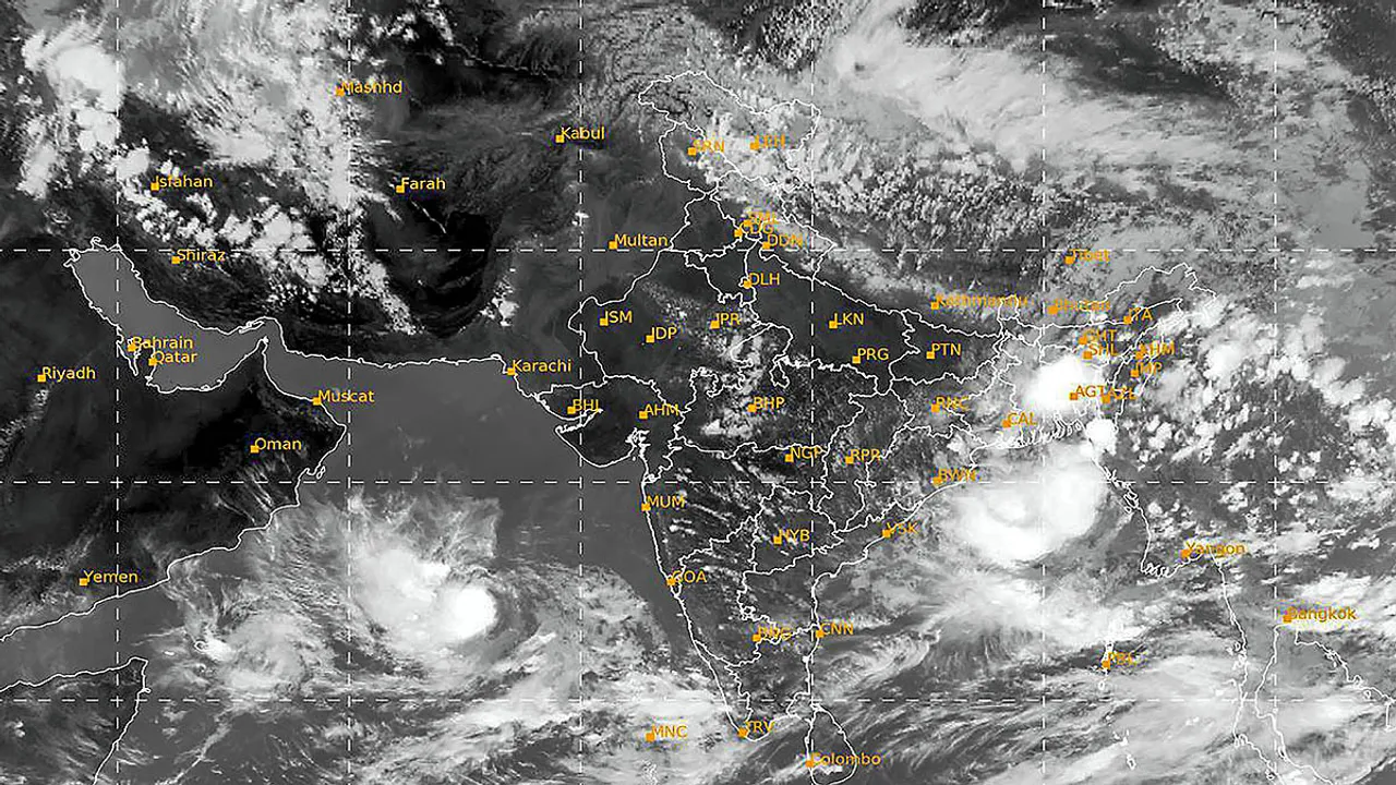 cyclone biporjoy 10 June.jpg