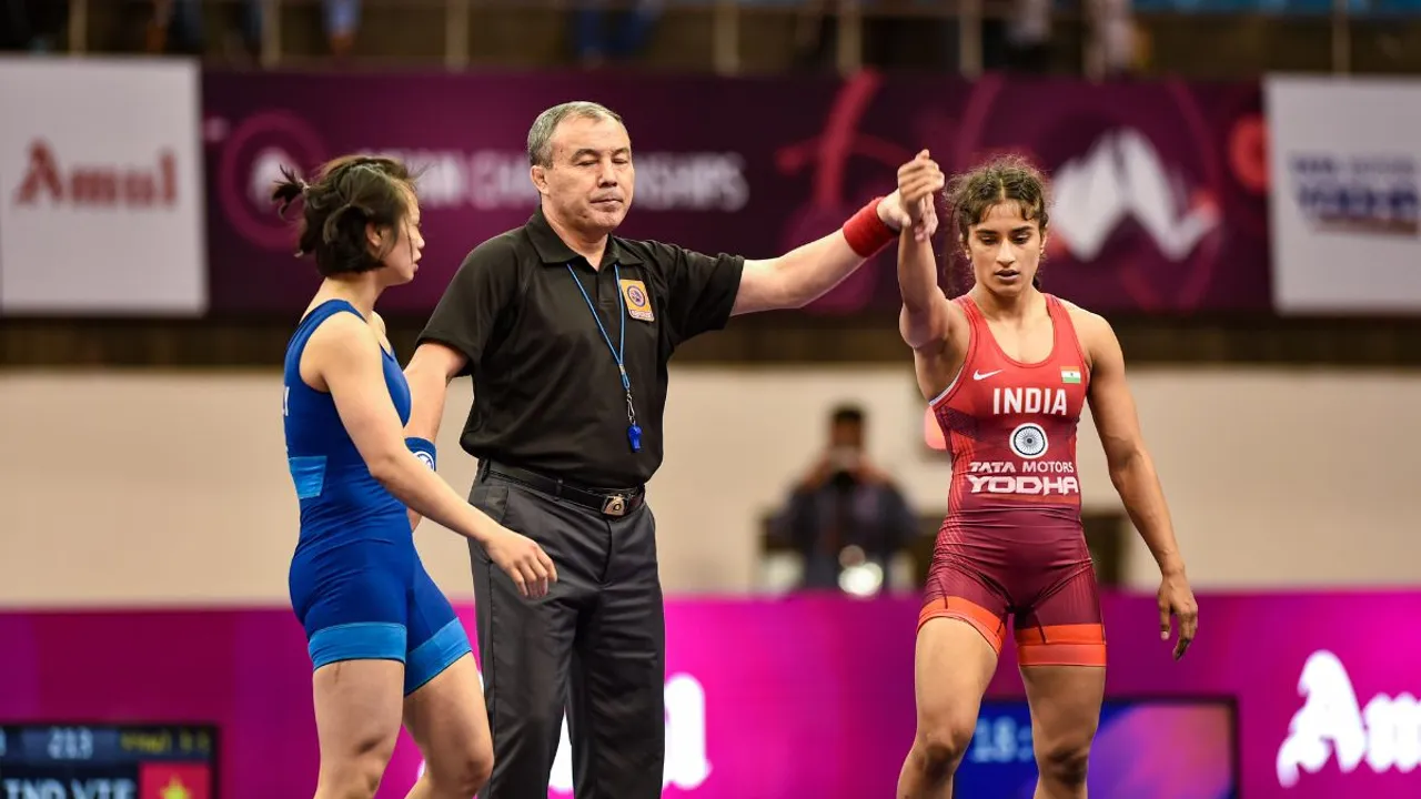 Vinesh Phogat and Thi Ly Kieu of Vietnam