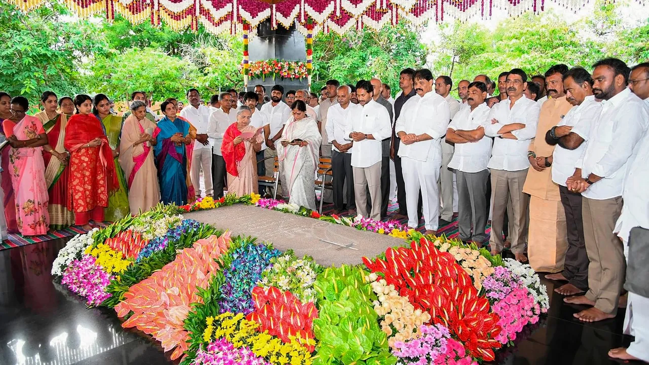 YSR Congress Party President Y.S. Jagan Mohan Reddy pays tribute to his father and former Andhra Pradesh chief minister Y.S. Rajasekhara Reddy on his birth anniversary, at YSR Ghat