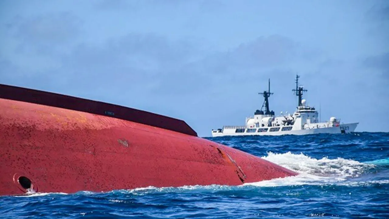 Chinese fishing vessel Sri Lankan Navy.jpg