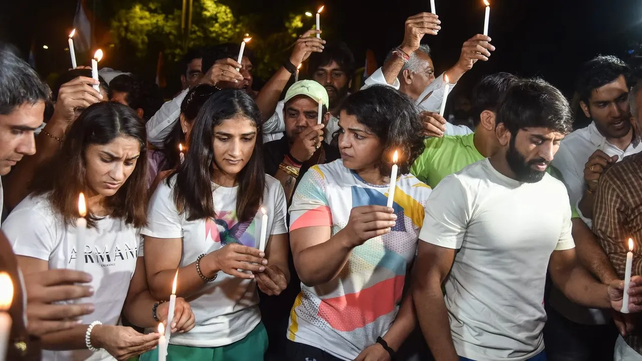 Proesting wrestlers candlelight march.jpg