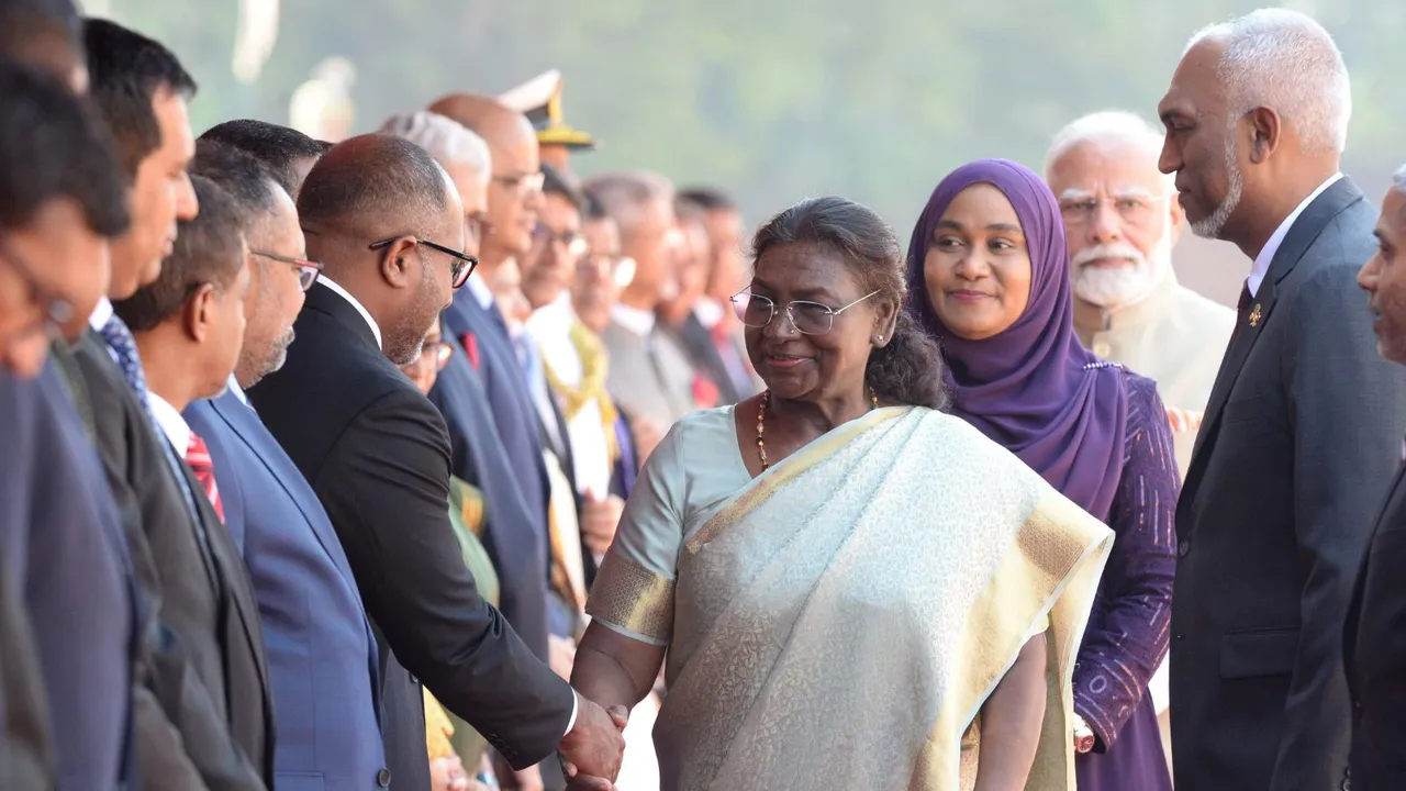 President Droupadi Murmu with Maldivian counterpart Mohamed Muizzu at Rashtrapati Bhavan, in New Delhi