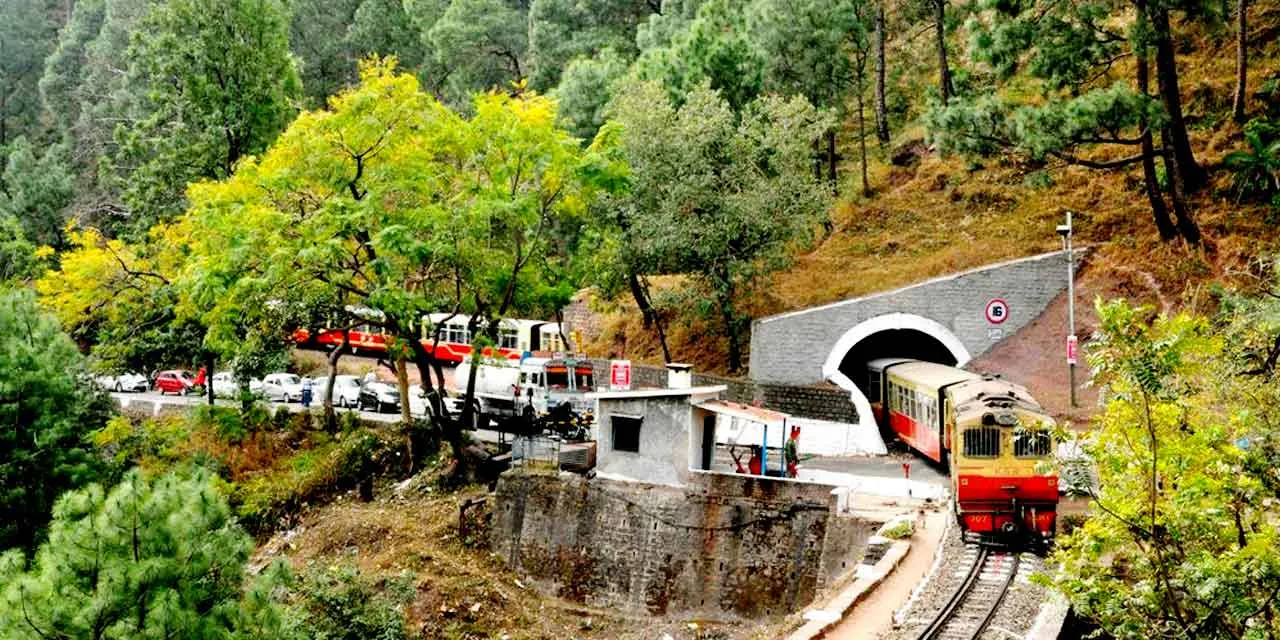Toy Train Kalka Shimla.jpg