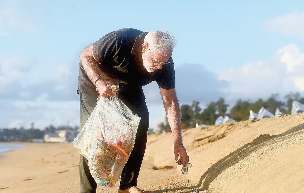 Narendra Modi Cleanliness drive.jpg