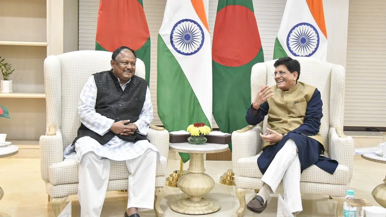 Piyush Goyal with his Bangladesh counterpart Tipu Munshi on Thursday