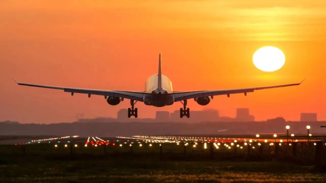Plane landing.jpg