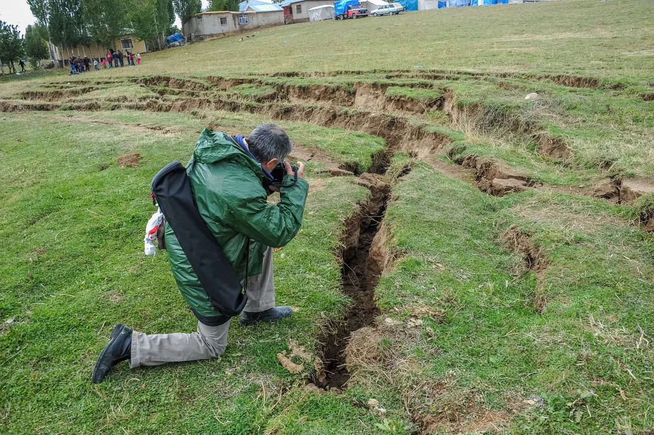 fault line britain.jpg