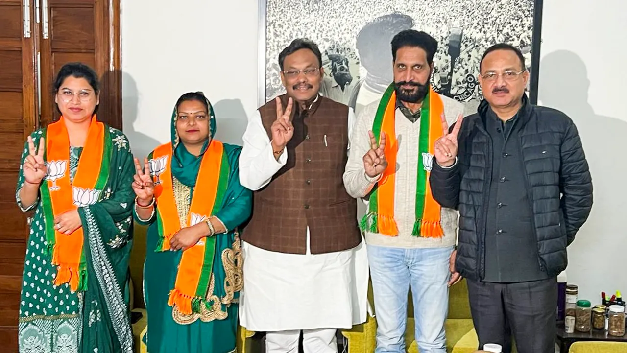 Aam Aadmi Party councilors from Chandigarh Poonam Devi, Neha and Gurcharan Kala join BJP in presence of BJP's National General Secretary Vinod Tawde
