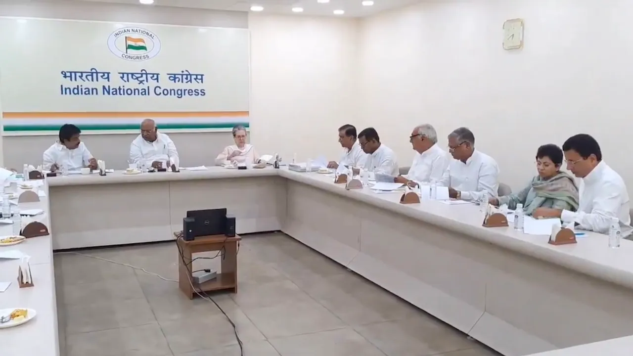 KC Venugopal, Mallikarjun Kharge and Sonia Gandhi with other leaders at Congress Central Election Committee meeting held on Friday, April 5, 2024 in New Delhi