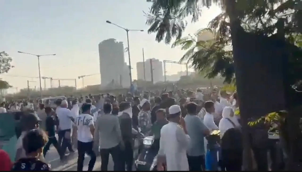 Stone pelting on Mira-Bhayander road in Mumbai