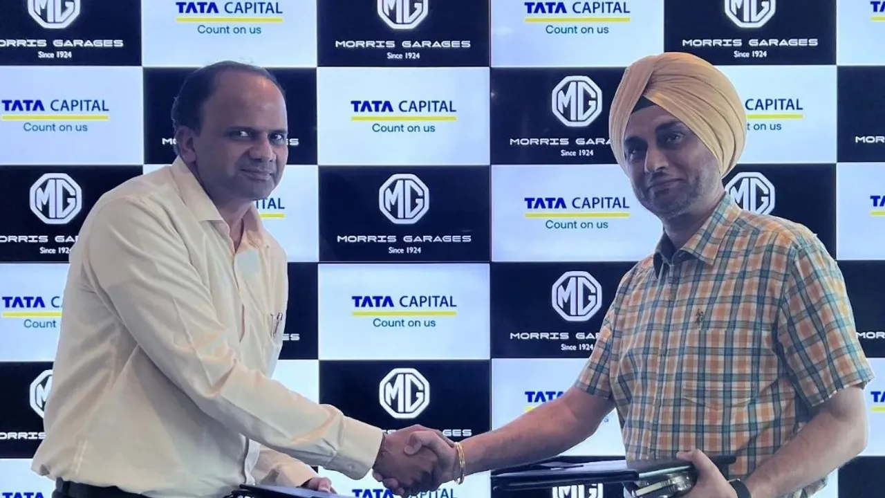 Narendra Kamath, COO, SME Finance from Tata Capital and Satinder Singh Bajwa, Chief Commercial Officer of JSW MG Motor India 