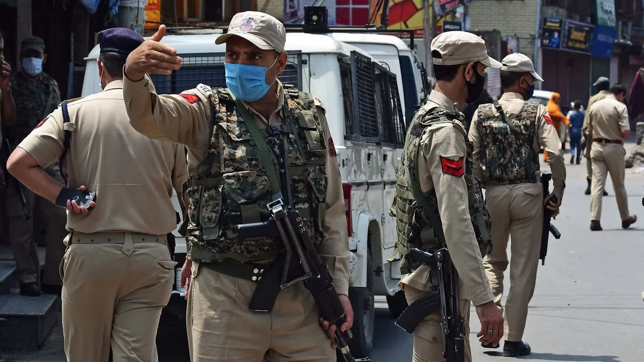 J&K police personnel.jpg