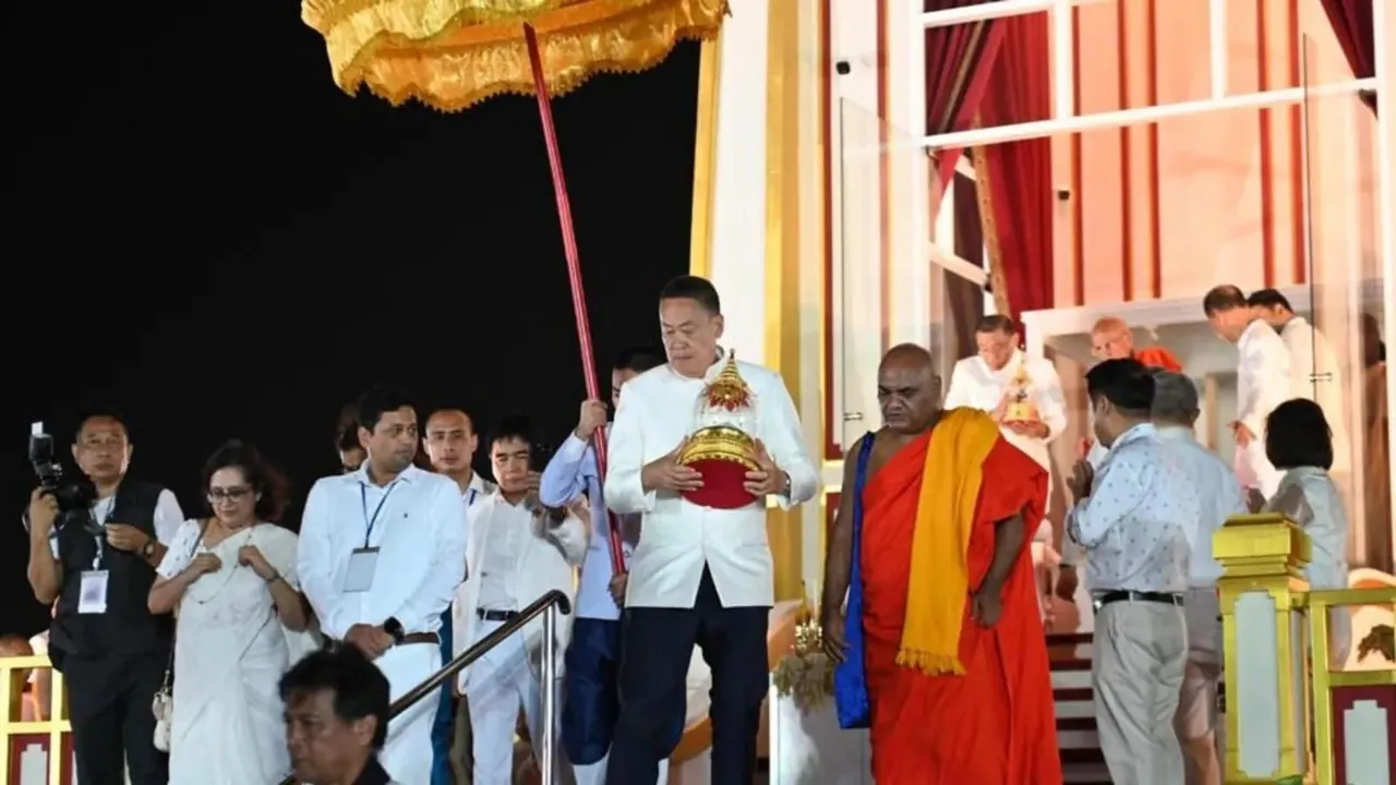 Soon after the relics were flown into Bangkok on a special Indian Air Force (IAF) flight, they were given a guard of honour.