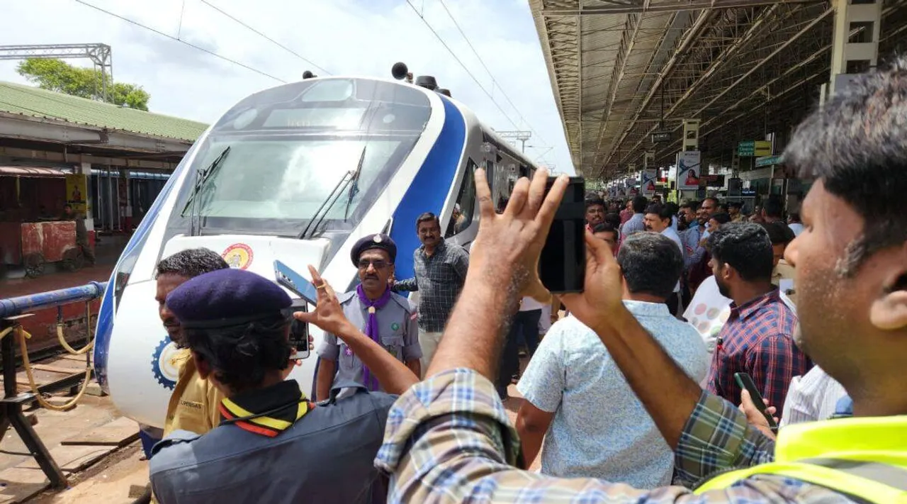 Vand Bharat Express Bengaluru Dharwad.jpg