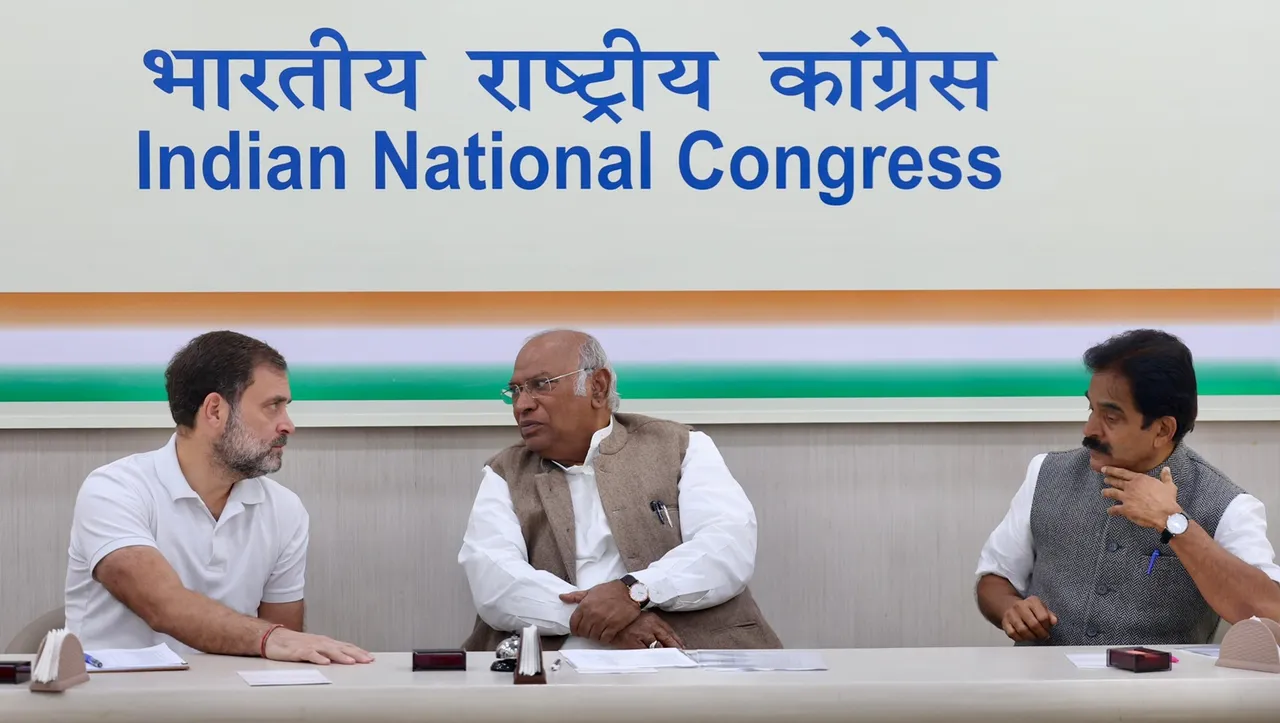 Rahul Gandhi Mallikarjun Kharge K C Venugopal Gujarat Congress meeting