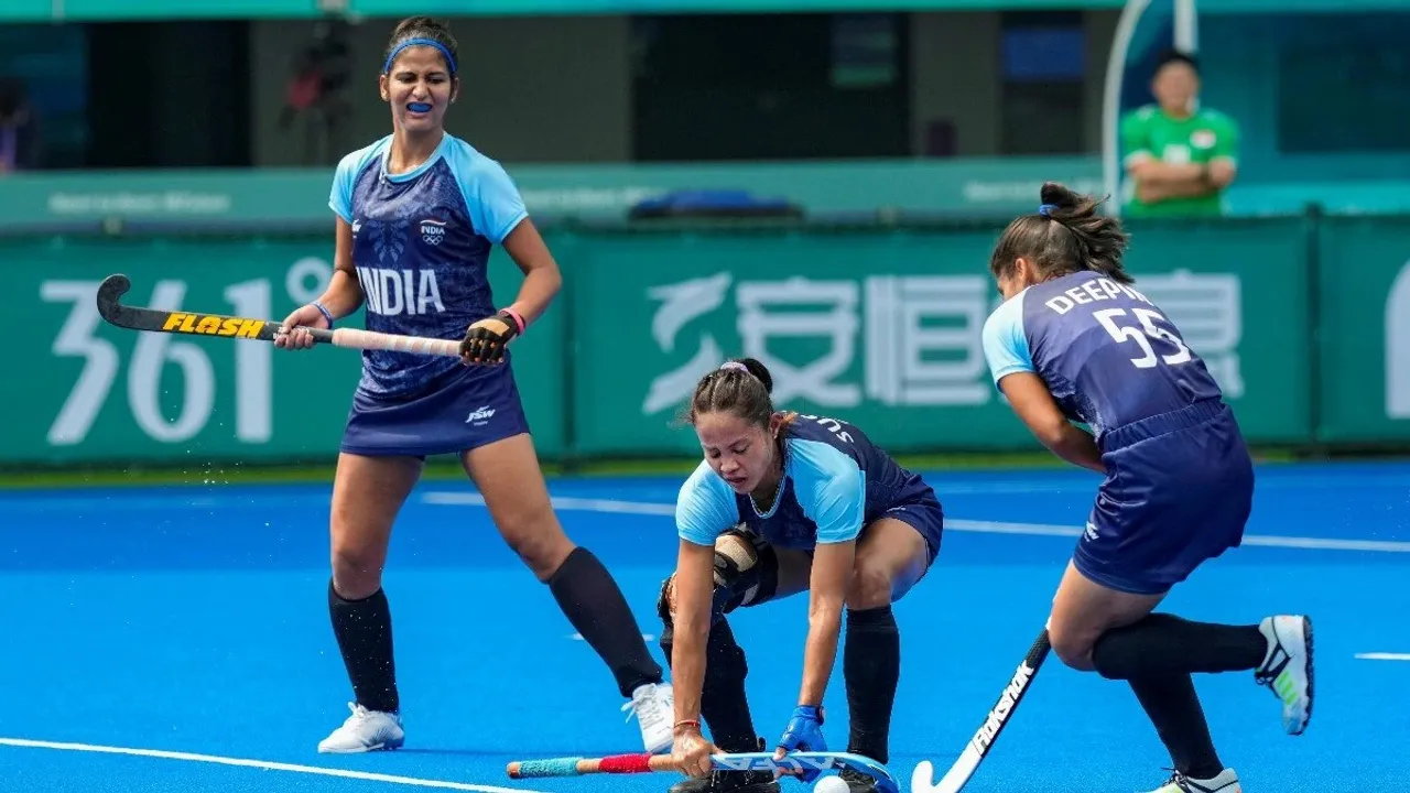 Women Hockey IndvsChi.jpg