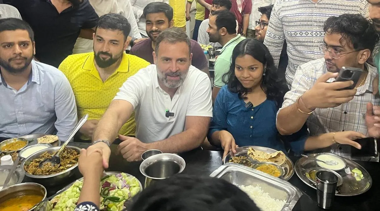 Rahul Gandhi At DU hostel