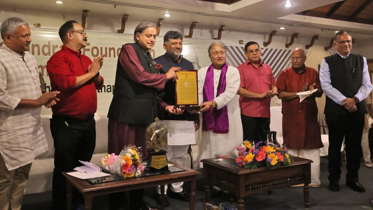 Shashi Tharoor with Karnataka Dy CM D K Shivakumar and Sarod player Amjad Ali Khan at N Ramachandran Foundation Award ceremony