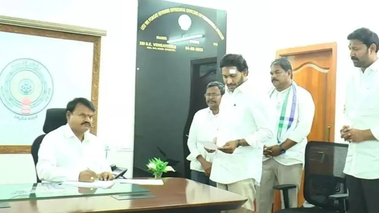 Y S Jagan Mohan Reddy files nomination