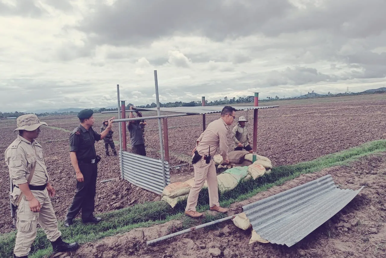 Manipur police destroys bunkers