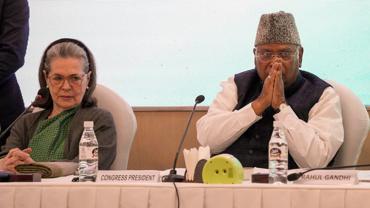 Congress President Mallikarjun with party leader Sonia Gandhi during the ‘Congress Working Committee Meeting’, at AICC headquarters, in New Delhi, Thursday, Dec. 21, 2023.