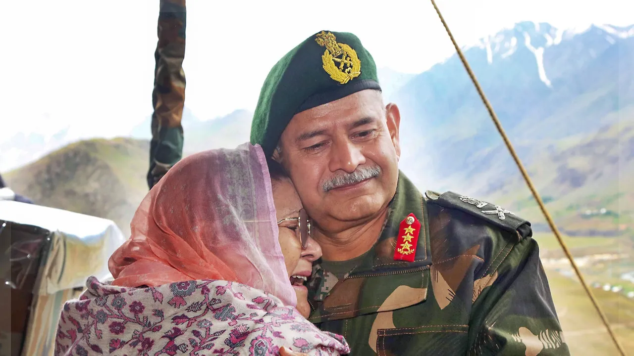 GOC Northern Command of Army Lt General Upendra Dwivedi consoles VeerMata of Kargil hero Udhayaman Singh
