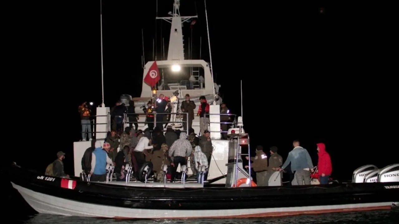 boat sink off tunisian coast