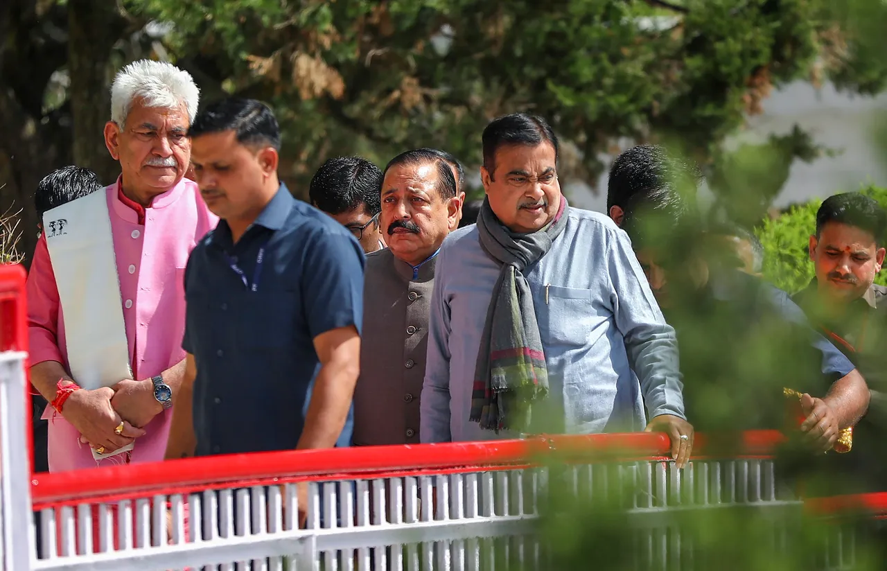 Nitin Gadkari at Vaishno Devi shrine