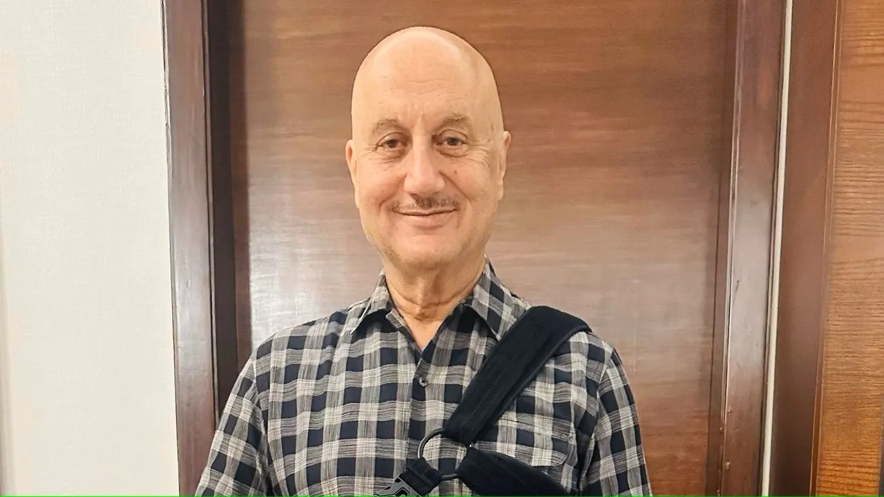 Anupam Kher suffers hairline fracture