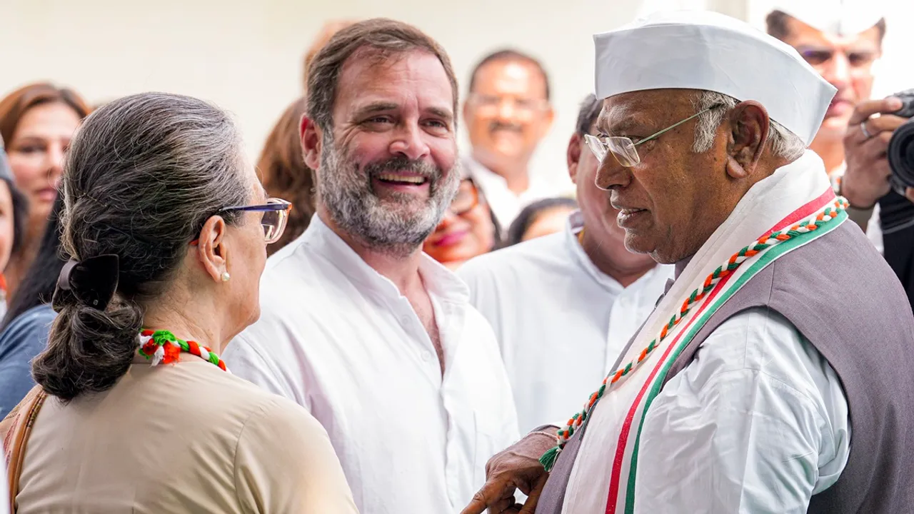 Congress President Mallikarjun Kharge with party leaders Sonia Gandhi and Rahul Gandhi during the 78th Independence Day celebrations at party headquarters, in New Delhi, Thursday, Aug. 15, 2024