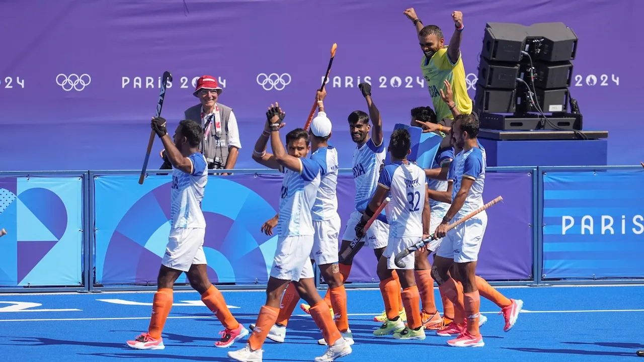 Indian players acknowledge fans after winning the men's hockey bronze medal match against Spain at the 2024 Summer Olympics, in Colombes, France, Thursday, Aug. 8, 2024.