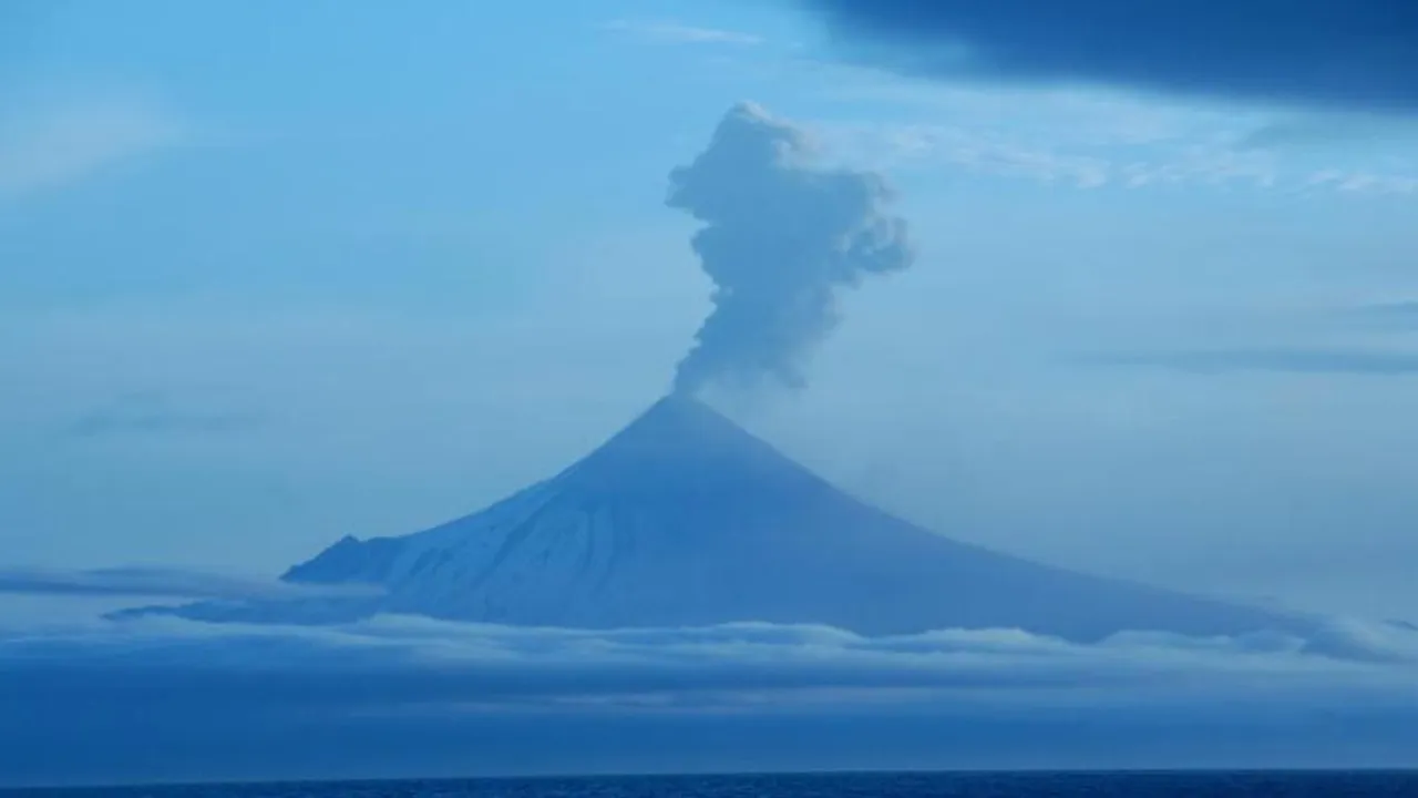 Alaska volcano spews ash cloud high enough to draw warning for pilots