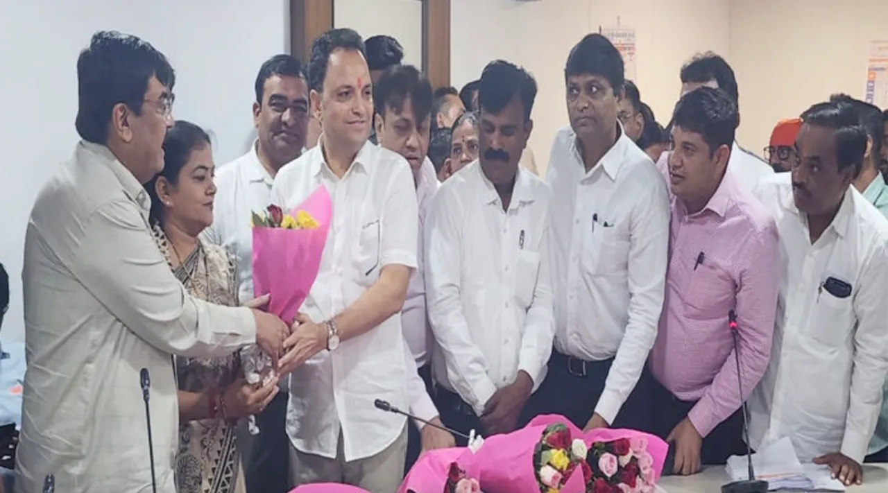 Daxesh Mavani elected as Surat mayor