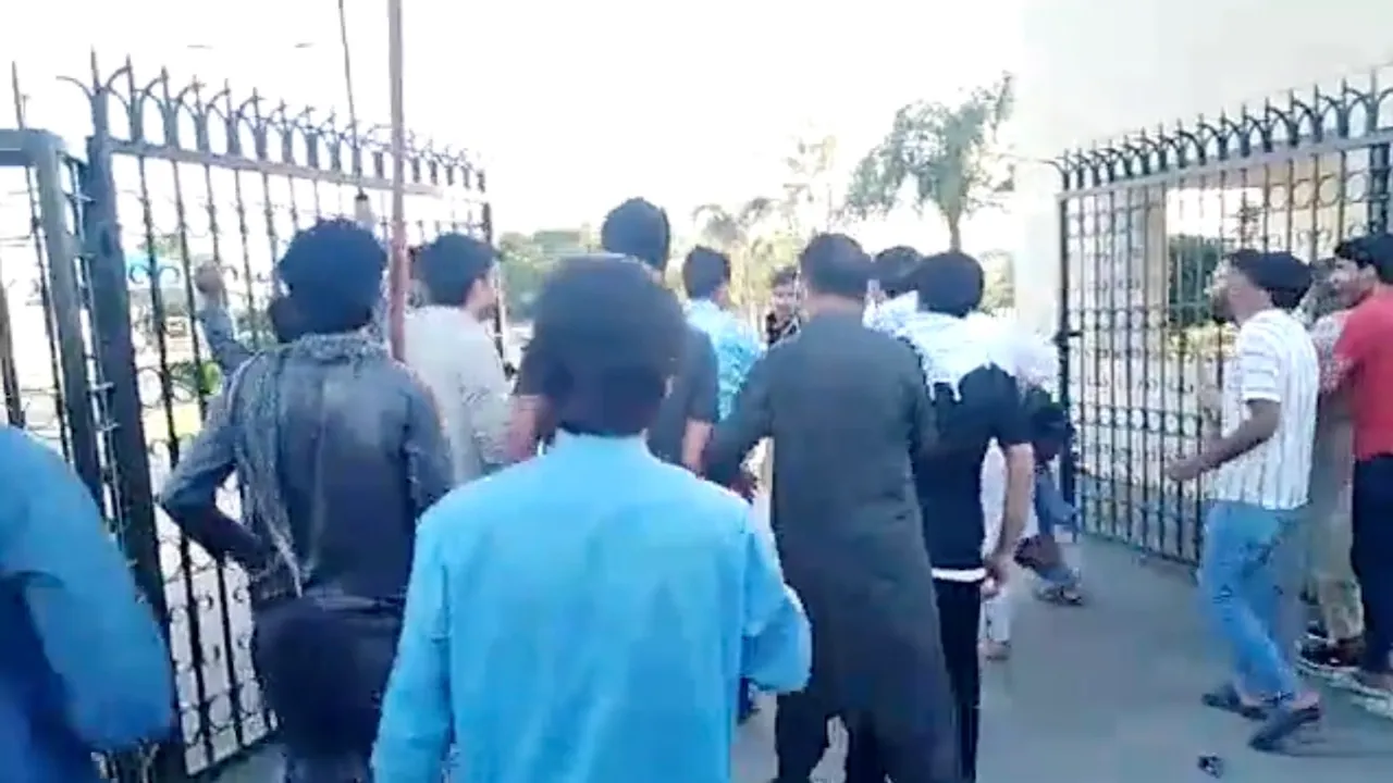 Imran Khan supporters enter army headquarters