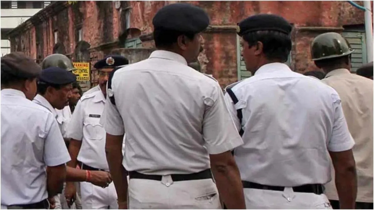 woman civic volunteer of Kolkata Police