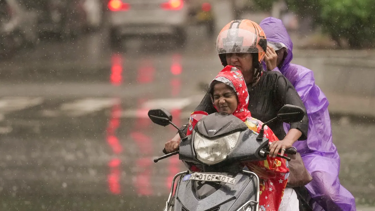 Munbai Rain Monsoon Scooty