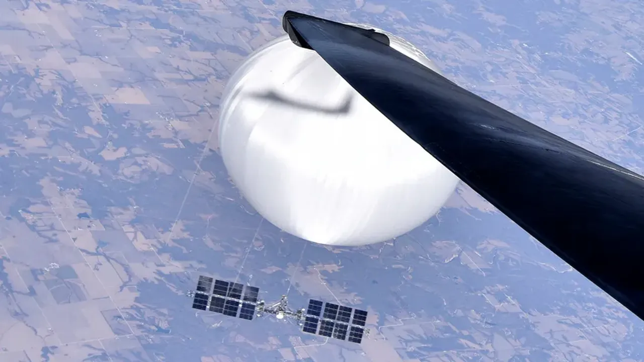 US U-2 pilot showing Chinese spy balloon