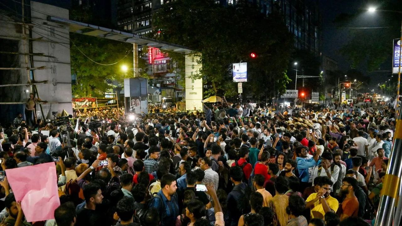 Citizens including doctors and junior doctors participate in a huge mass rally near R. G. Kar Medical College and Hospital protesting against rape and murder of a trainee doctor, in Kolkata, Monday, Aug. 12, 2024.