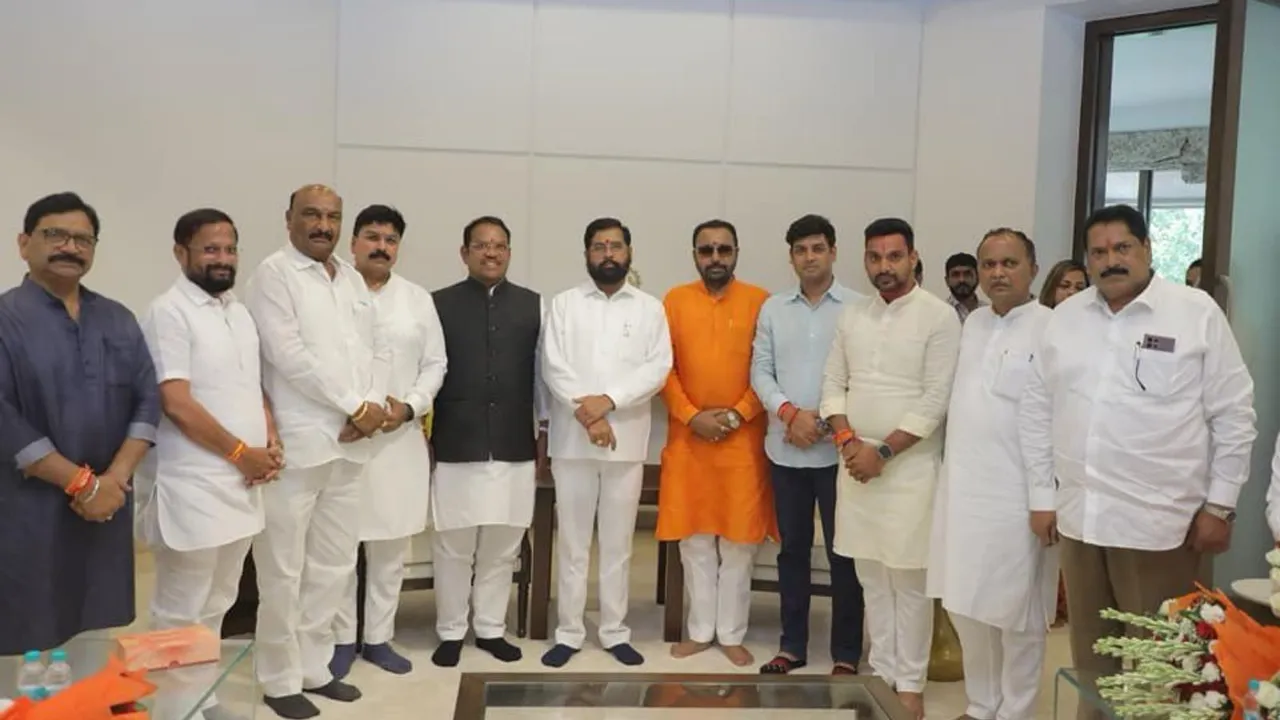 Eknath Shinde meets Shiv Sena MPs