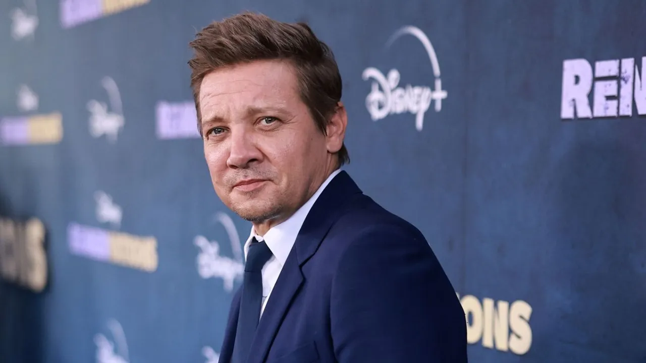  Jeremy Renner.jpg