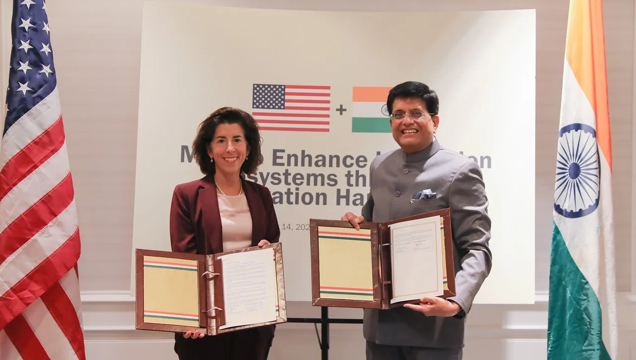 Gina Raimondo and Piyush Goyal.jpg