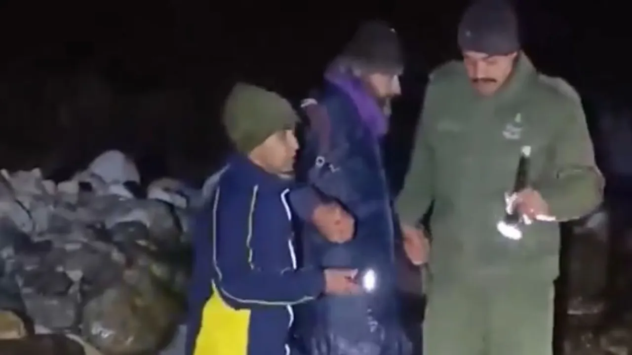 Four foreign tourists stranded on Neelkanth trek in Chamoli successfully rescued by #SDRF team